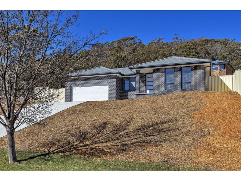 12 Claret Ash Avenue, Lithgow NSW 2790