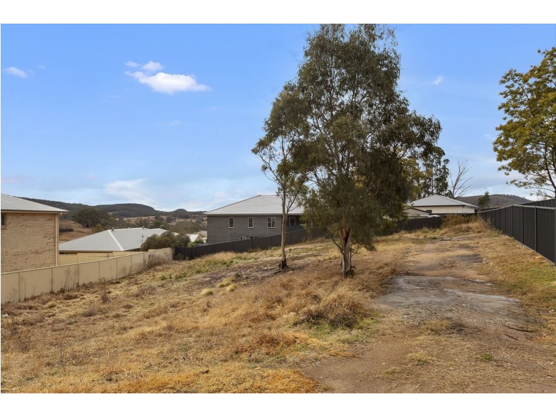 2 Shawcross Cl, Lithgow NSW 2790