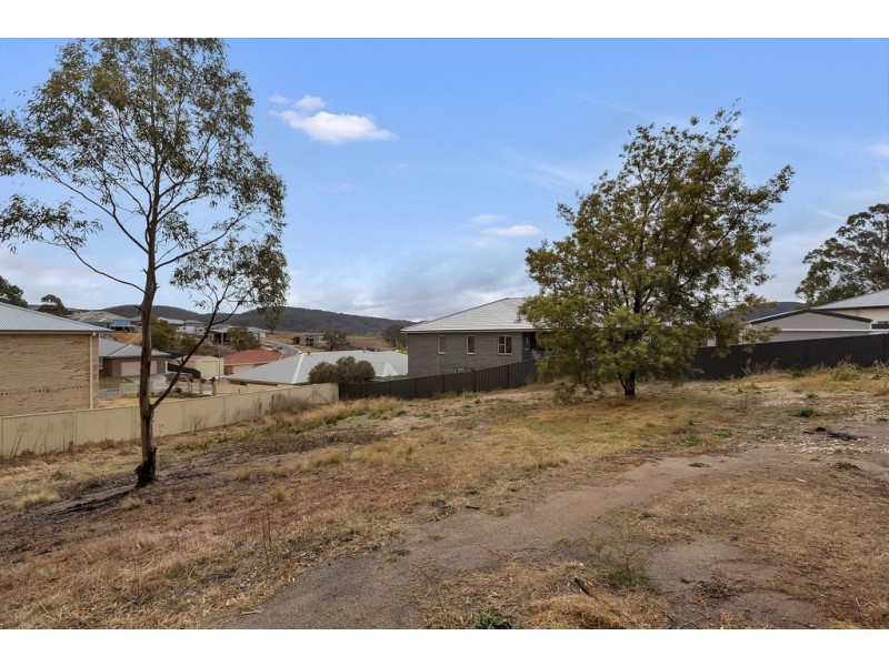 2 Shawcross Cl, Lithgow NSW 2790
