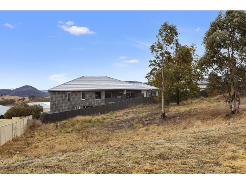 2 Shawcross Cl, Lithgow NSW 2790