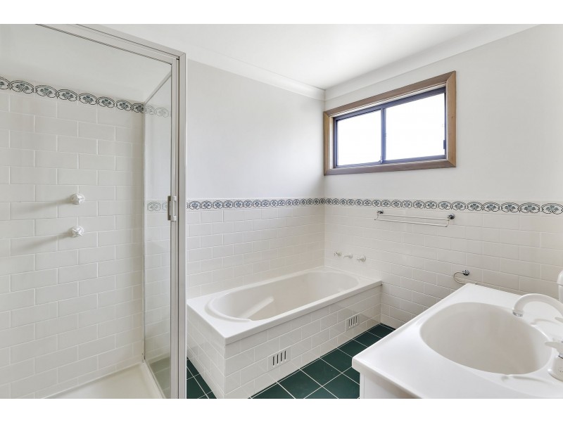 24 Hill Range Crescent, Lithgow NSW 2790