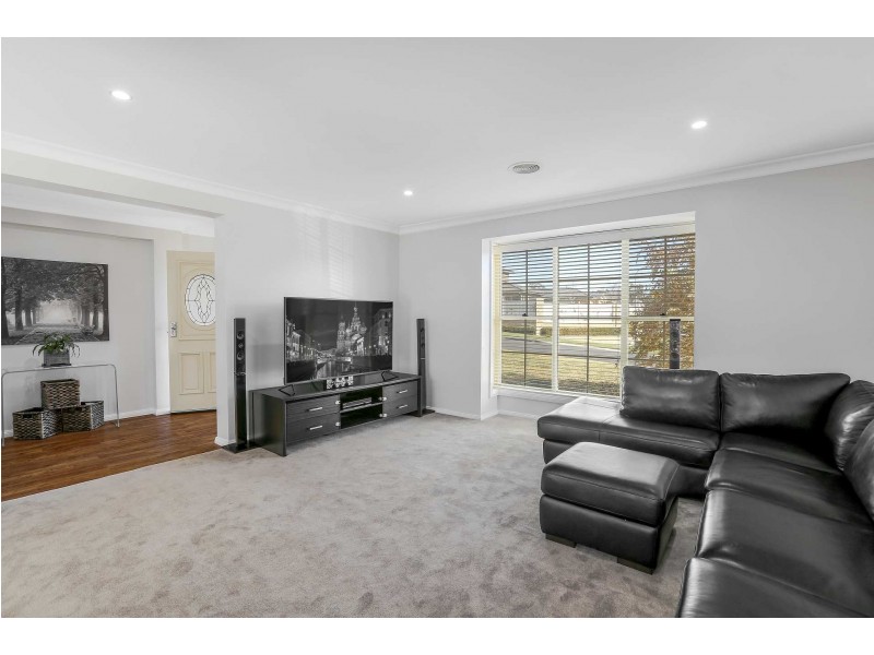 8 Robertson Street, Bowenfels NSW 2790