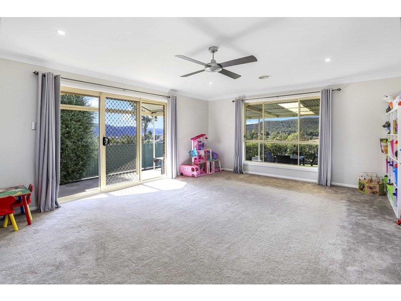 8 Robertson Street, Bowenfels NSW 2790