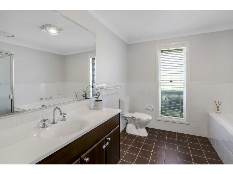 8 Robertson Street, Bowenfels NSW 2790