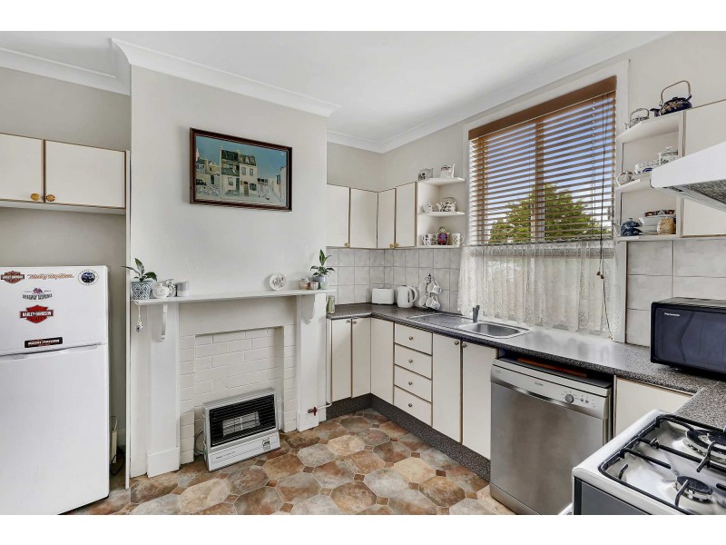 2 MENA PLACE, Lithgow NSW 2790