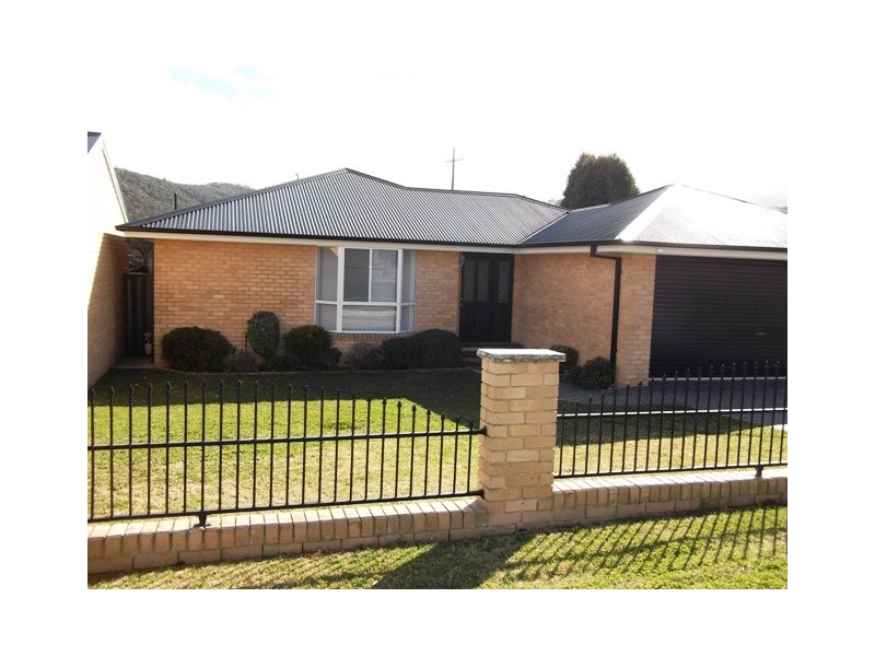 42 Chifley Road, Lithgow NSW 2790