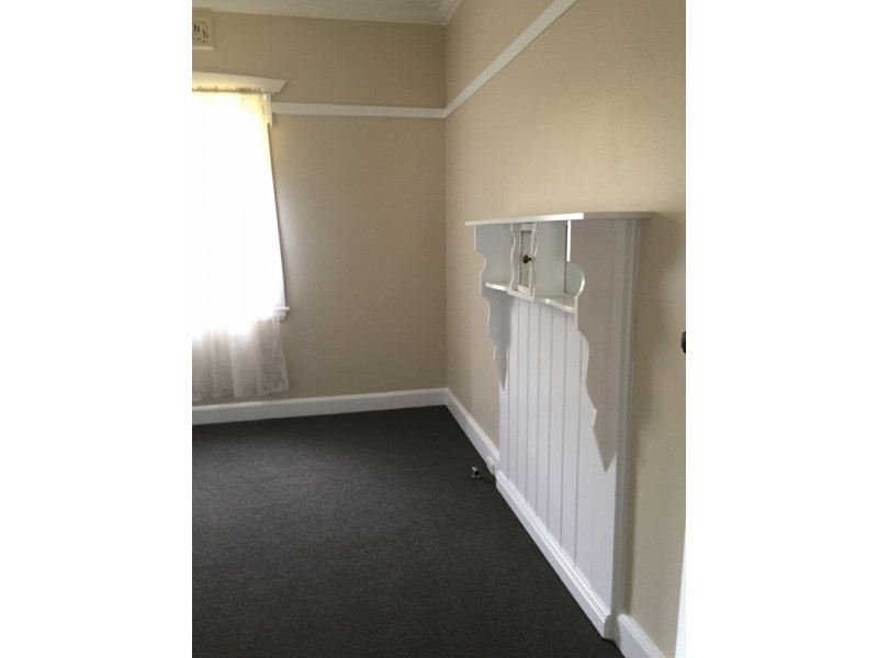 8 Ordnance Ave, Lithgow NSW 2790