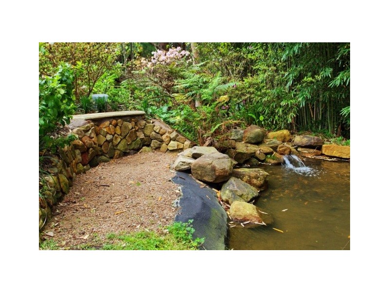 19 Dam Rd, Wombarra NSW 2515