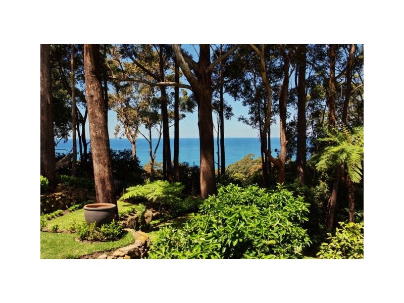 19 Dam Rd, Wombarra NSW 2515