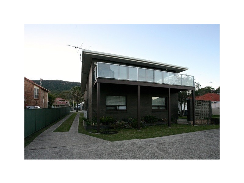 2/213 lawrence Hargrave Dr, Thirroul NSW 2515