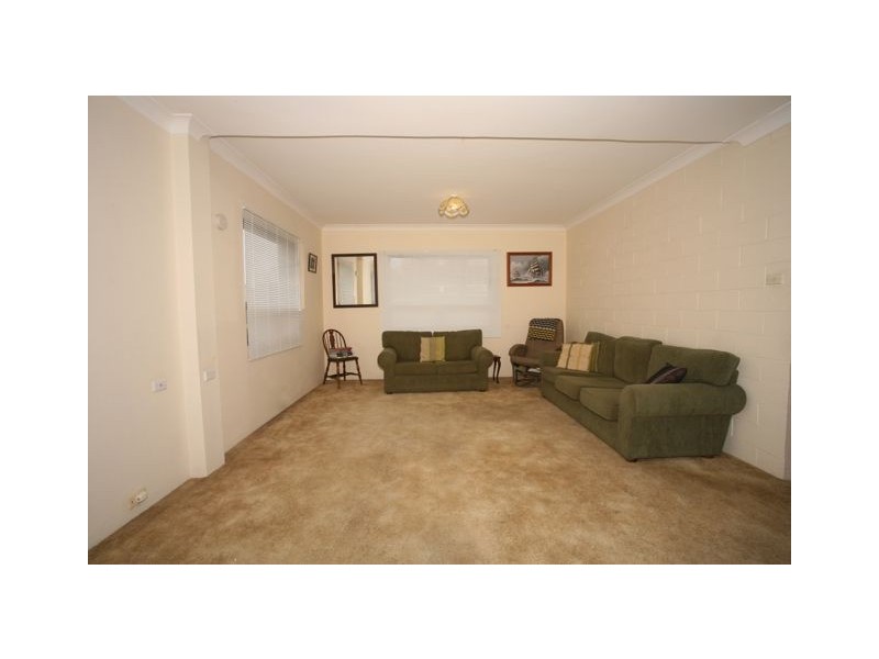 2/213 lawrence Hargrave Dr, Thirroul NSW 2515