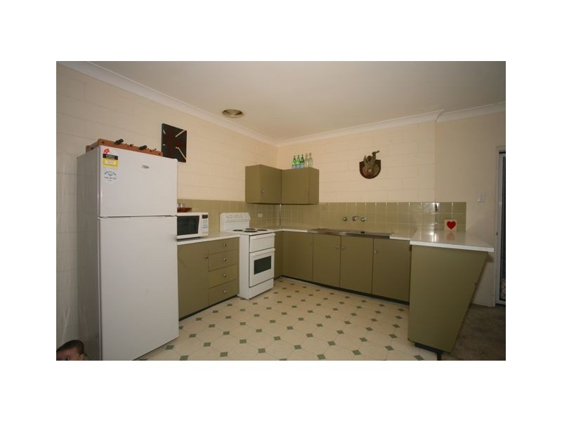 2/213 lawrence Hargrave Dr, Thirroul NSW 2515