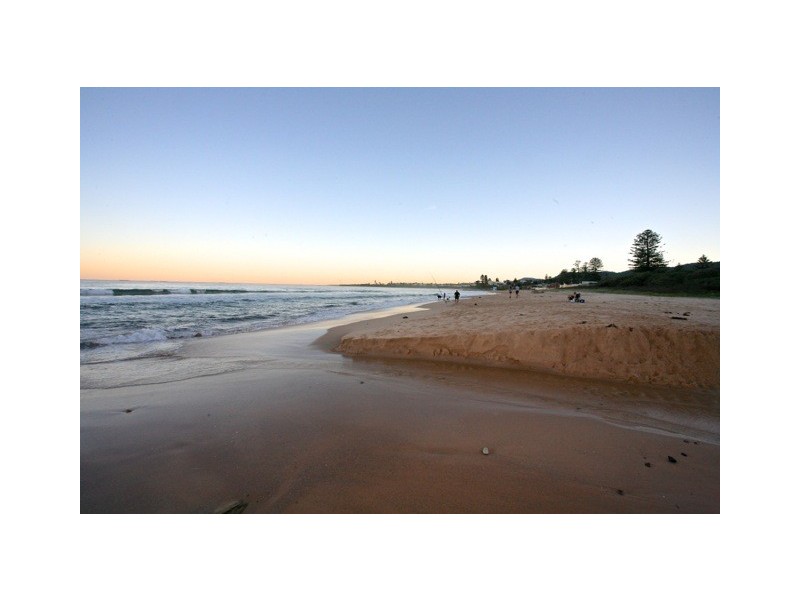 2/213 lawrence Hargrave Dr, Thirroul NSW 2515