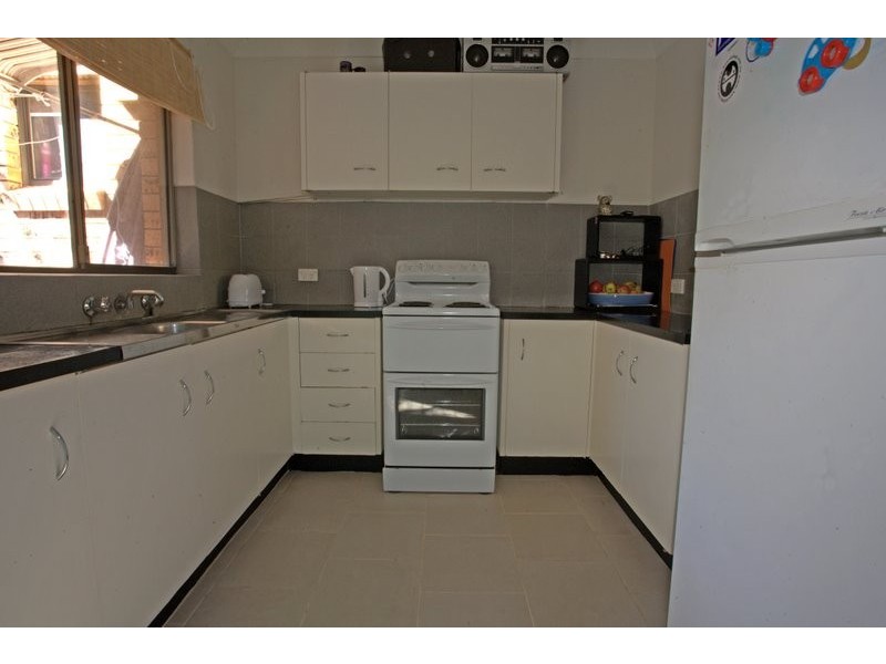 4/15 Henley Rd, Thirroul NSW 2515