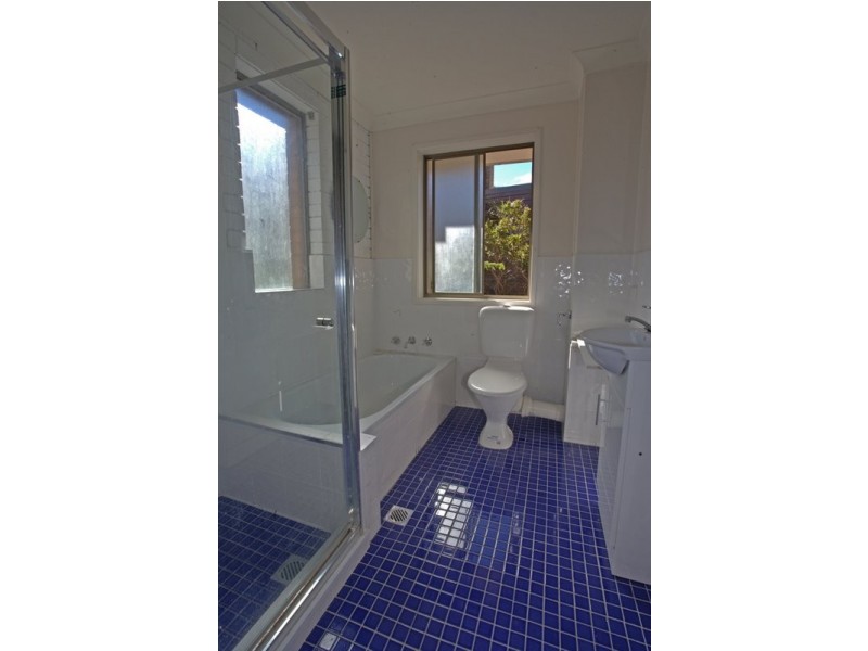 4/15 Henley Rd, Thirroul NSW 2515