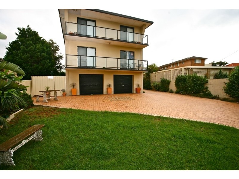 2/6 Murranar Rd, Towradgi NSW 2518