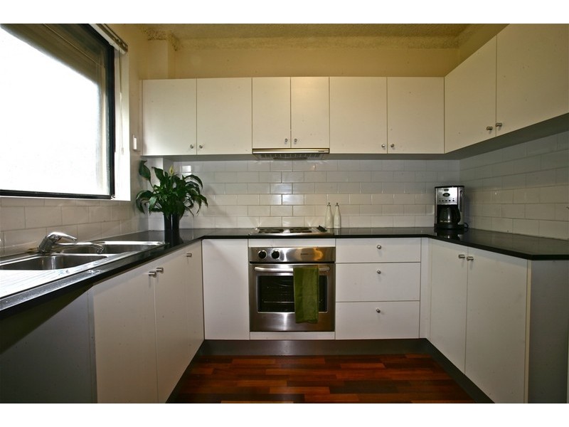 2/6 Murranar Rd, Towradgi NSW 2518