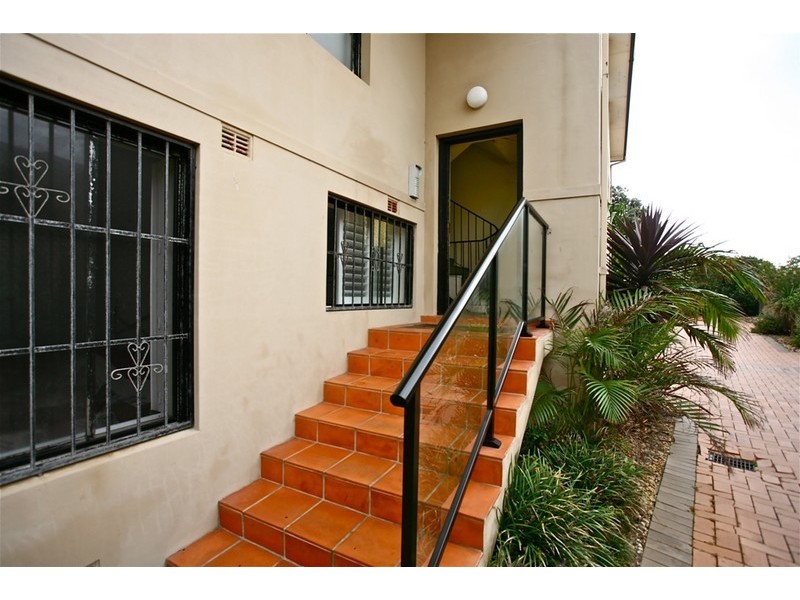 2/6 Murranar Rd, Towradgi NSW 2518