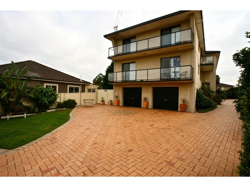 2/6 Murranar Rd, Towradgi NSW 2518