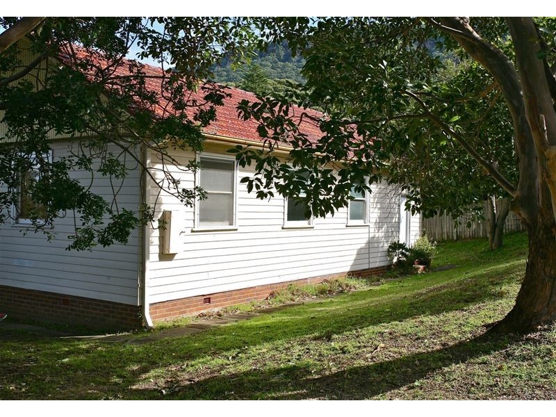 6 Young St, Coledale NSW 2515