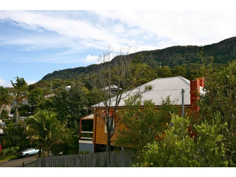 6 Young St, Coledale NSW 2515