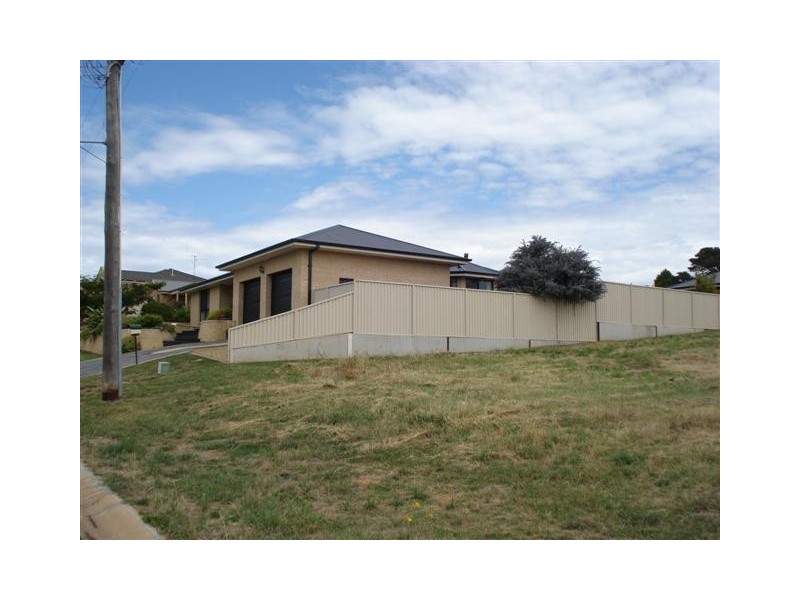11 Oliver Street, Blayney NSW 2799