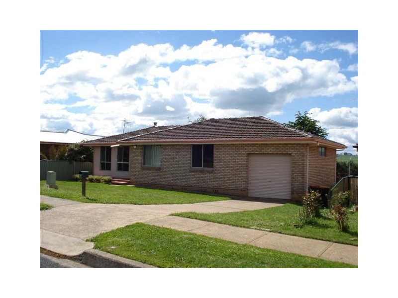 18 Ewin Street, Blayney NSW 2799