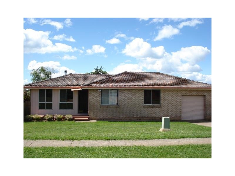 18 Ewin Street, Blayney NSW 2799