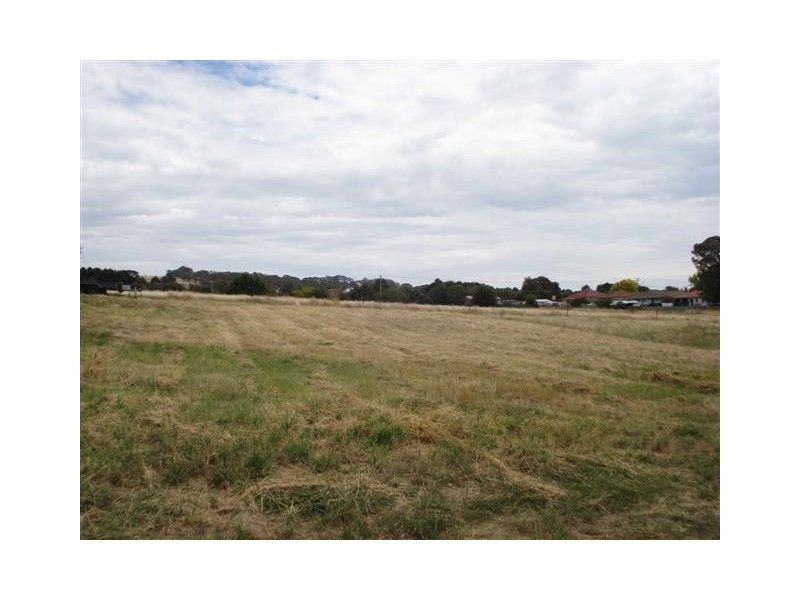 11 Oliver Street, Blayney NSW 2799