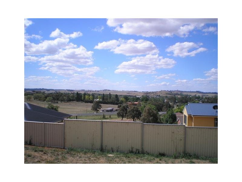 9 Athols Street, Blayney NSW 2799