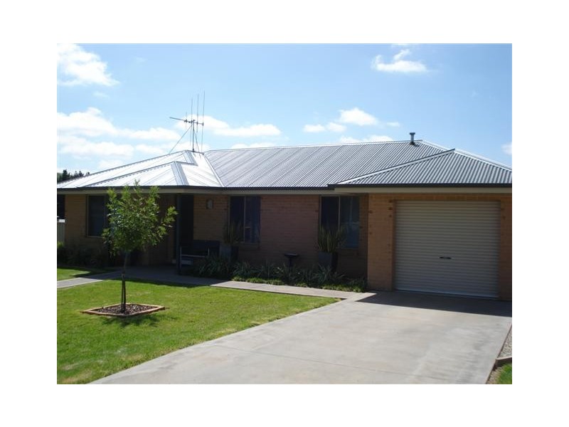 4 Vidler PLace, Blayney NSW 2799