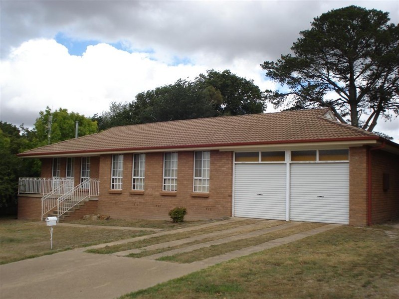 15 Amos Avenue, Blayney NSW 2799