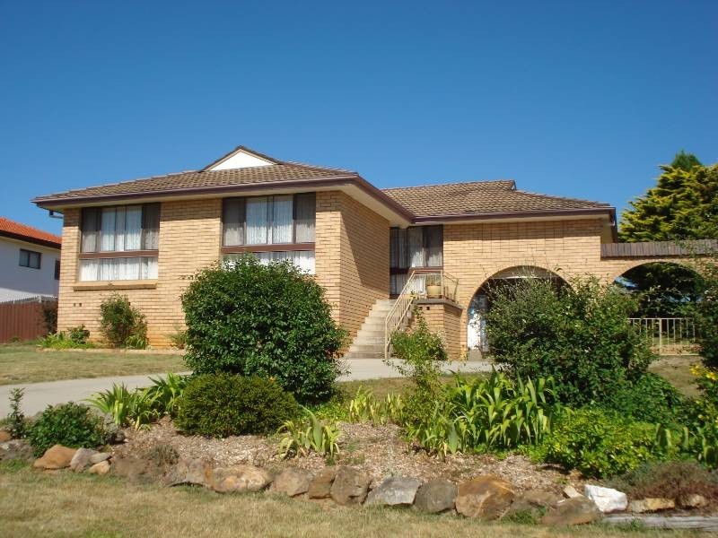 32 Maple Crescent, Blayney NSW 2799