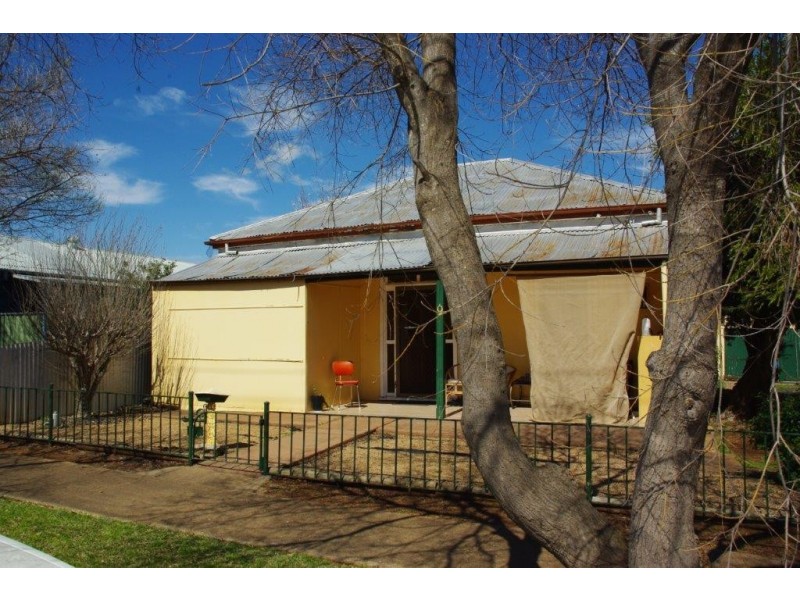 9 JEAN STREET, Wellington NSW 2820