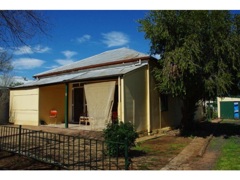 9 JEAN STREET, Wellington NSW 2820