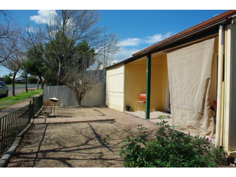 9 JEAN STREET, Wellington NSW 2820