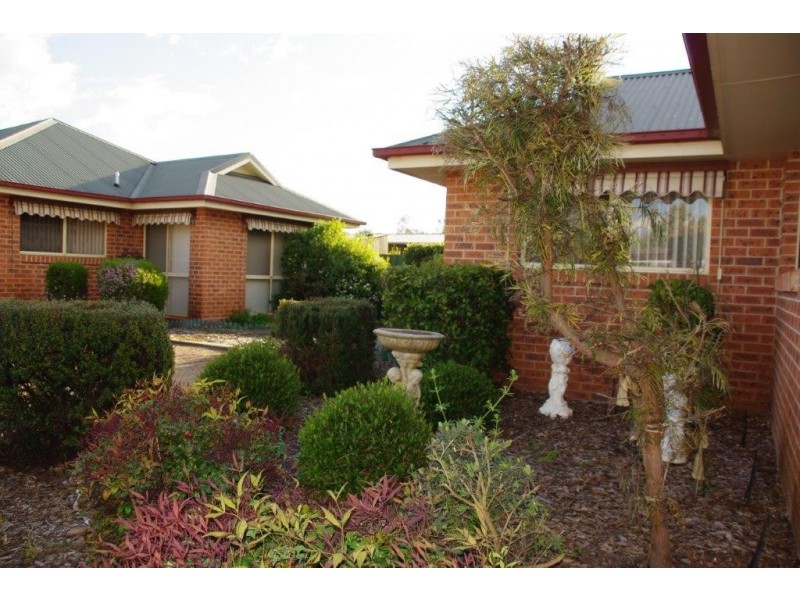 Unit 2 – 9 WHITELEY STREET, Wellington NSW 2820