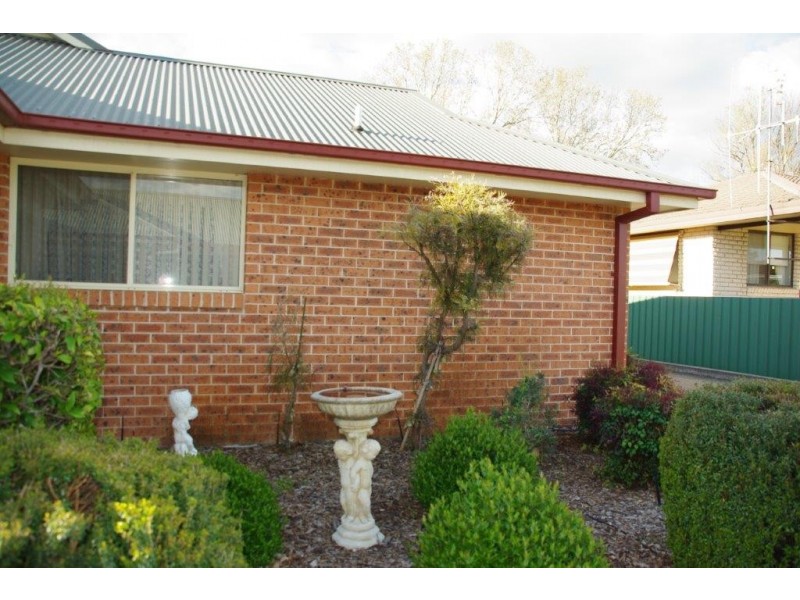 Unit 2 – 9 WHITELEY STREET, Wellington NSW 2820