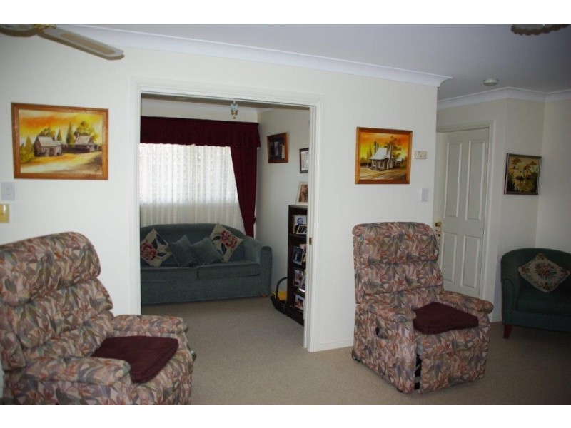 Unit 2 – 9 WHITELEY STREET, Wellington NSW 2820