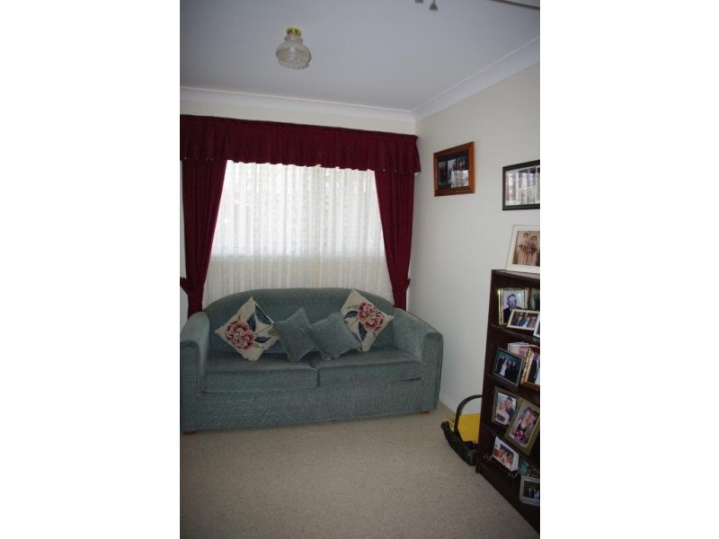 Unit 2 – 9 WHITELEY STREET, Wellington NSW 2820