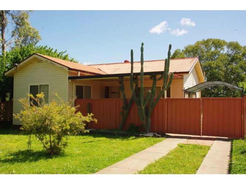 8 GLASSON STREET, Wellington NSW 2820