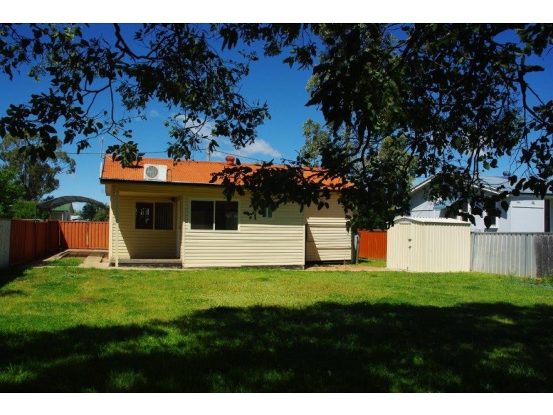 8 GLASSON STREET, Wellington NSW 2820