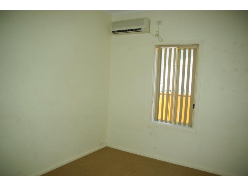 8 GLASSON STREET, Wellington NSW 2820