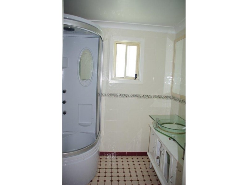 8 GLASSON STREET, Wellington NSW 2820