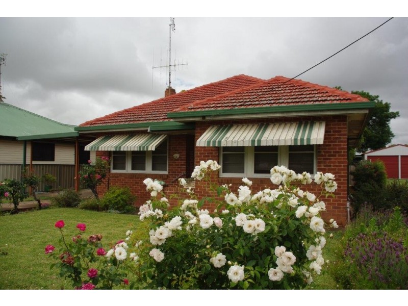 26 Lee Street, Wellington NSW 2820