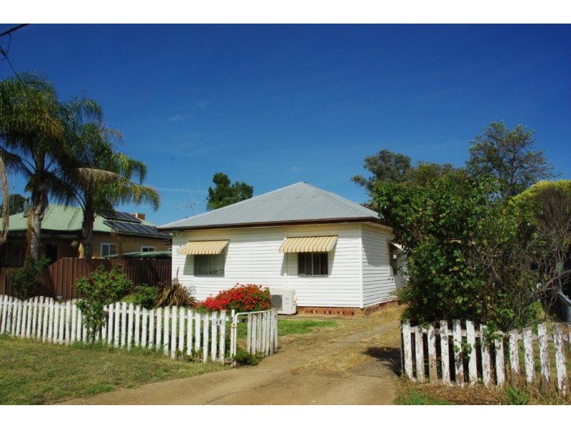 64 Apsley Crescent Mumbil via, Wellington NSW 2820