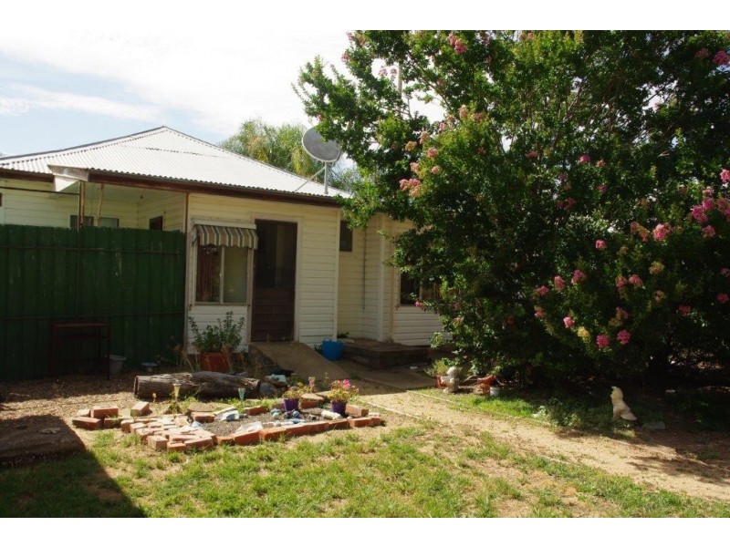 64 Apsley Crescent Mumbil via, Wellington NSW 2820