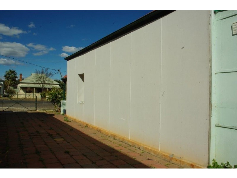 111 Simpson Street, Wellington NSW 2820
