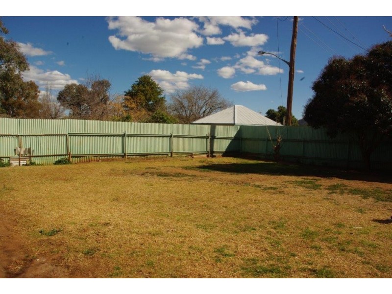 111 Simpson Street, Wellington NSW 2820