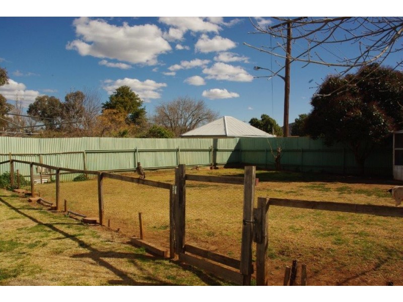 111 Simpson Street, Wellington NSW 2820
